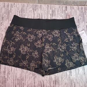 NWT Athleta Trekki North Printed Terra Firma Olive Green Shorts- Plus Size 18